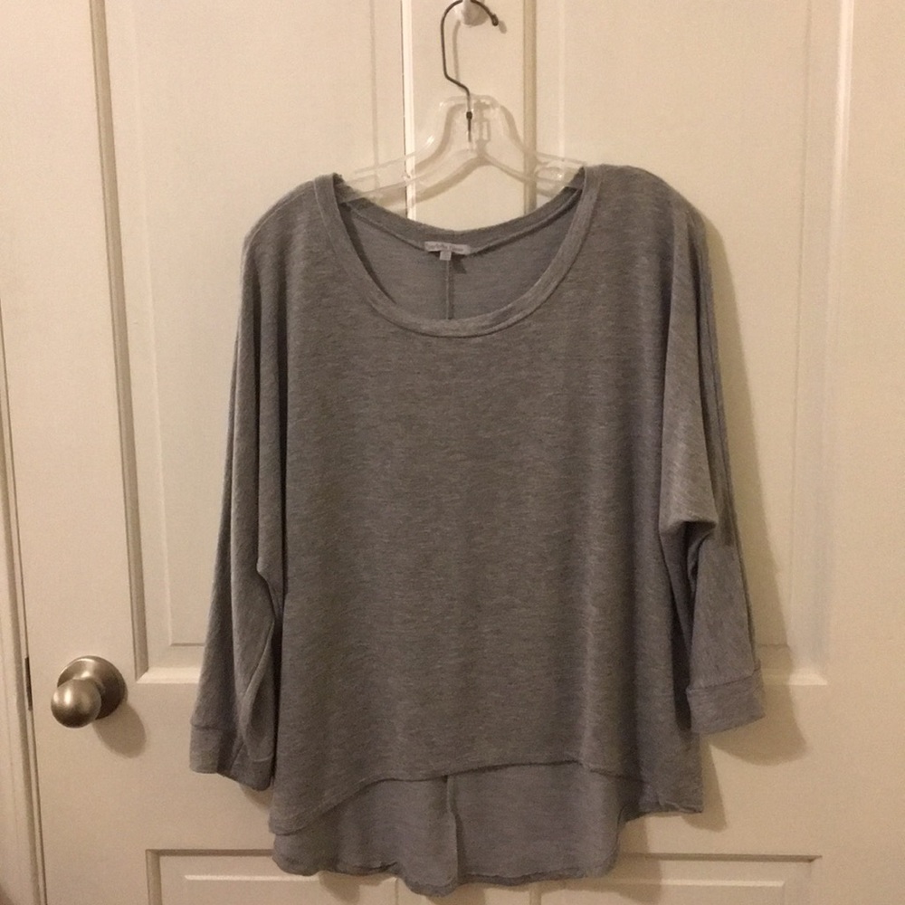gray tee